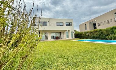Casa en Alquiler a la Laguna  Amoblada Puertos del Lago