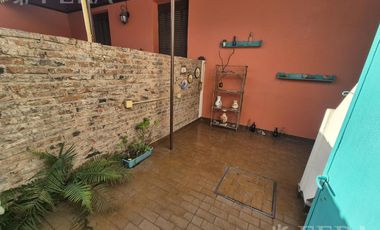 Venta de Casa 4 ambientes con Patio y Parrilla en Bernal Oeste