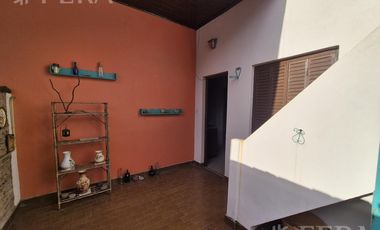 Venta de Casa 4 ambientes con Patio y Parrilla en Bernal Oeste