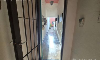 Venta de Casa 4 ambientes con Patio y Parrilla en Bernal Oeste