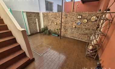 Venta de Casa 4 ambientes con Patio y Parrilla en Bernal Oeste