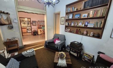 Venta de Casa 4 ambientes con Patio y Parrilla en Bernal Oeste