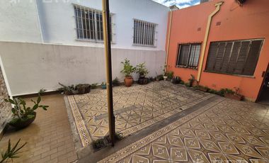 Venta de Casa 4 ambientes con Patio y Parrilla en Bernal Oeste