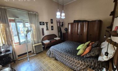 Venta de Casa 4 ambientes con Patio y Parrilla en Bernal Oeste