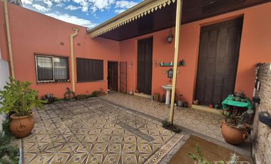 Venta de Casa 4 ambientes con Patio y Parrilla en Bernal Oeste