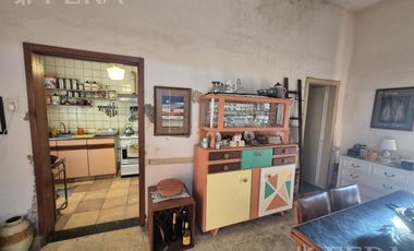 Venta de Casa 4 ambientes con Patio y Parrilla en Bernal Oeste