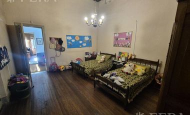 Venta de Casa 4 ambientes con Patio y Parrilla en Bernal Oeste