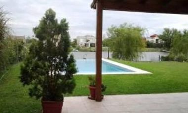 Casa en alquiler  con muebles en barrio  San Isidro Labrador, Villanueva, Tigre- lote a la laguna