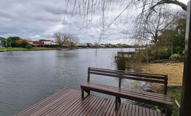 Casa en alquiler  con muebles en barrio  San Isidro Labrador, Villanueva, Tigre- lote a la laguna
