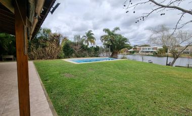 Casa en alquiler  con muebles en barrio  San Isidro Labrador, Villanueva, Tigre- lote a la laguna
