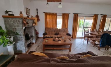 Casa en alquiler  con muebles en barrio  San Isidro Labrador, Villanueva, Tigre- lote a la laguna