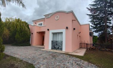 Casa en alquiler  con muebles en barrio  San Isidro Labrador, Villanueva, Tigre- lote a la laguna