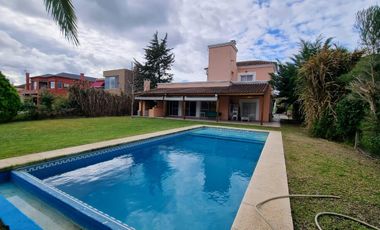 Casa en alquiler  con muebles en barrio  San Isidro Labrador, Villanueva, Tigre- lote a la laguna