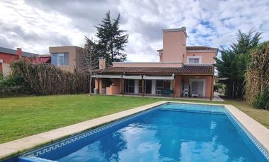 Casa en alquiler  con muebles en barrio  San Isidro Labrador, Villanueva, Tigre- lote a la laguna