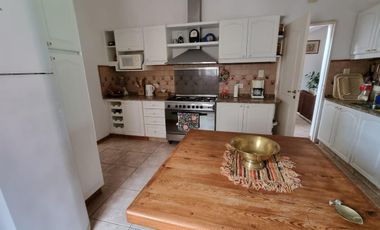 Casa en alquiler  con muebles en barrio  San Isidro Labrador, Villanueva, Tigre- lote a la laguna