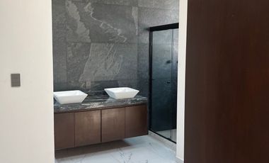 SE VENDE CASA A 3 CUADRAS DE VIA MUERTA