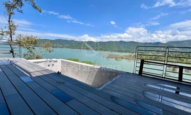Residencia a estrenar con vista y acceso directo al lago en Valle de Bravo