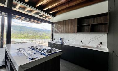 Residencia a estrenar con vista y acceso directo al lago en Valle de Bravo