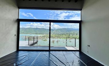 Residencia a estrenar con vista y acceso directo al lago en Valle de Bravo