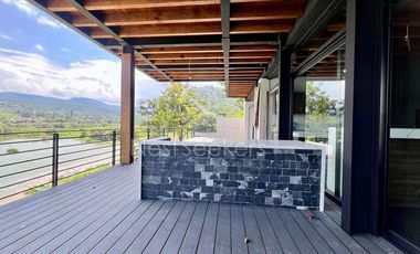 Residencia a estrenar con vista y acceso directo al lago en Valle de Bravo
