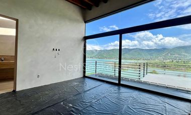 Residencia a estrenar con vista y acceso directo al lago en Valle de Bravo