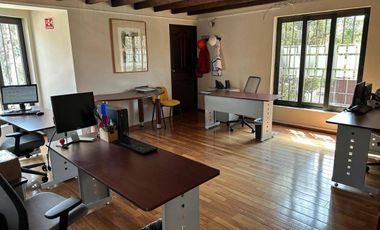 CASA CON USO DE SUELO PARA OFICINAS
