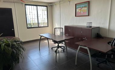 CASA CON USO DE SUELO PARA OFICINAS