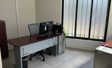 CASA CON USO DE SUELO PARA OFICINAS