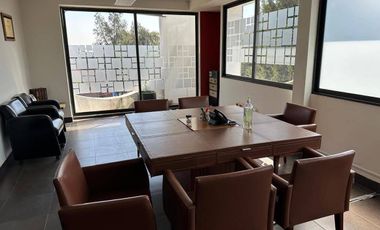 CASA CON USO DE SUELO PARA OFICINAS