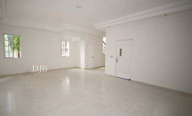 VENTA CASA DE ESQUINA EN ALTOS DE PANAM