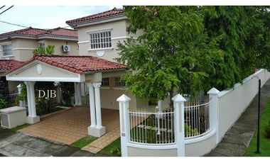 VENTA CASA DE ESQUINA EN ALTOS DE PANAM
