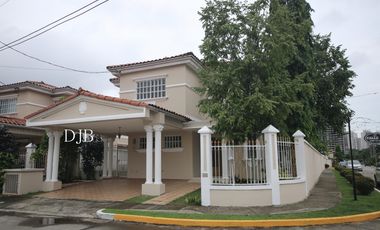 VENTA CASA DE ESQUINA EN ALTOS DE PANAM