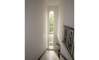 VENTA CASA DE ESQUINA EN ALTOS DE PANAM