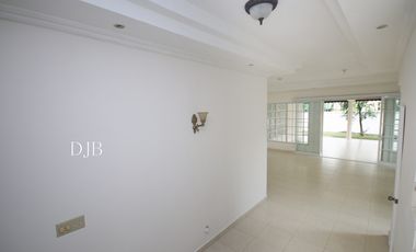 VENTA CASA DE ESQUINA EN ALTOS DE PANAM