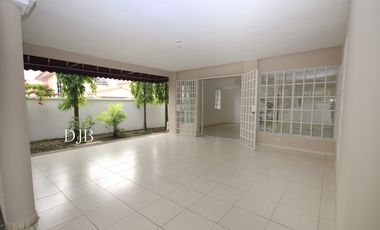 VENTA CASA DE ESQUINA EN ALTOS DE PANAM