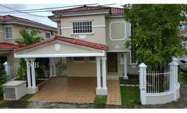 VENTA CASA DE ESQUINA EN ALTOS DE PANAM