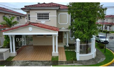 VENTA CASA DE ESQUINA EN ALTOS DE PANAM