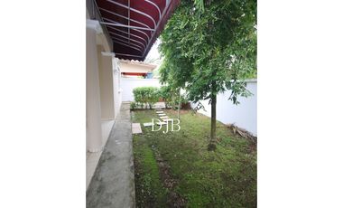 VENTA CASA DE ESQUINA EN ALTOS DE PANAM