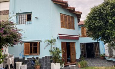 EN VENTA HERMOSA CASA DE 3 DORMITORIOS CON COCHERA, PISCINA Y QUINCHO