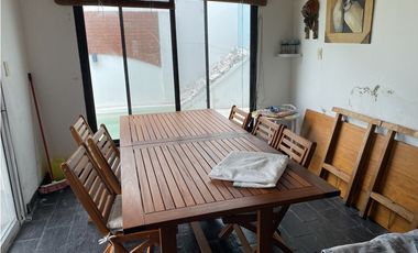 EN VENTA HERMOSA CASA DE 3 DORMITORIOS CON COCHERA, PISCINA Y QUINCHO