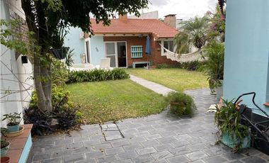 EN VENTA HERMOSA CASA DE 3 DORMITORIOS CON COCHERA, PISCINA Y QUINCHO