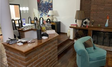 EN VENTA HERMOSA CASA DE 3 DORMITORIOS CON COCHERA, PISCINA Y QUINCHO