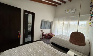 Ubicada en un exclusivo condominio en la zona de Cerritos