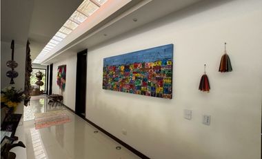 Ubicada en un exclusivo condominio en la zona de Cerritos