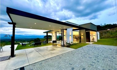 Hermosa casa con una vista espectacular hacia el valle de Risaralda.