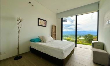 Hermosa casa con una vista espectacular hacia el valle de Risaralda.