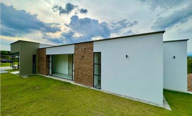 Hermosa casa con una vista espectacular hacia el valle de Risaralda.