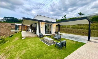 Hermosa casa con una vista espectacular hacia el valle de Risaralda.