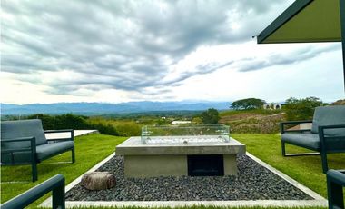 Hermosa casa con una vista espectacular hacia el valle de Risaralda.