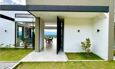 Hermosa casa con una vista espectacular hacia el valle de Risaralda.